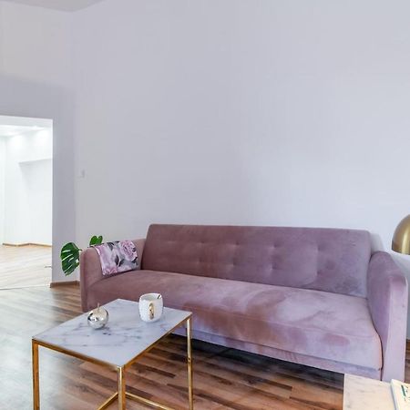 Opera Apartment Битом Екстериор снимка