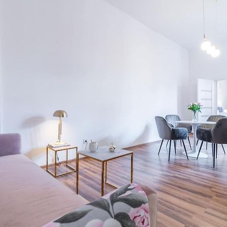 Opera Apartment Битом Екстериор снимка
