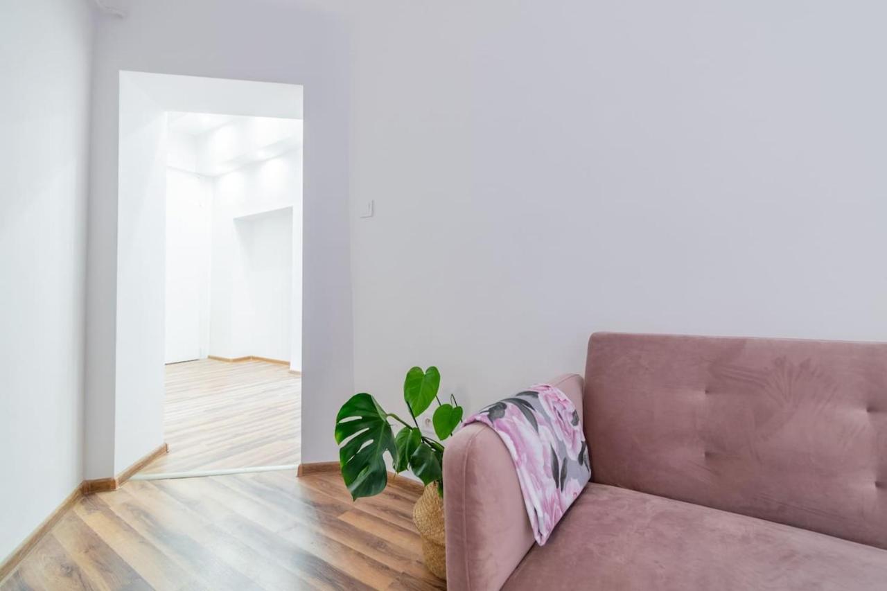 Opera Apartment Битом Екстериор снимка