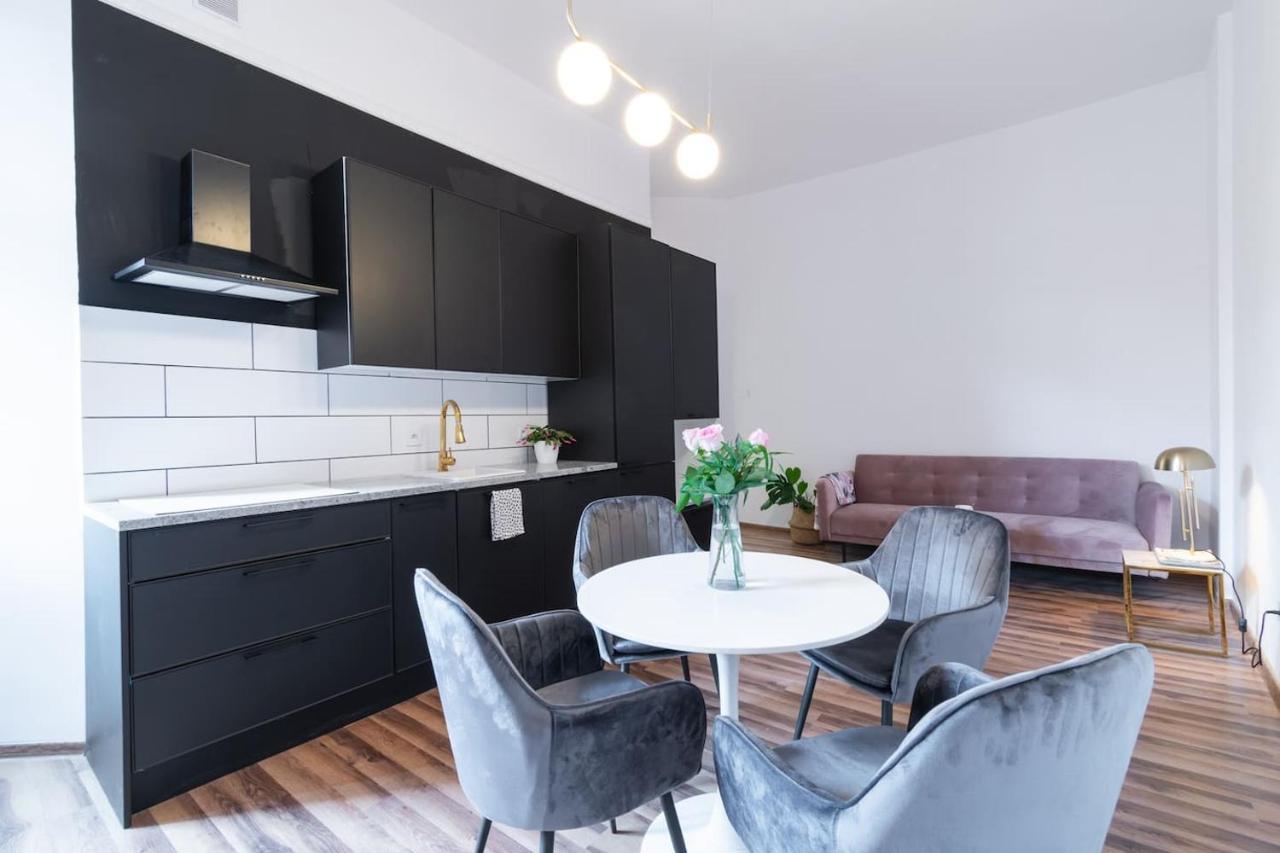 Opera Apartment Битом Екстериор снимка