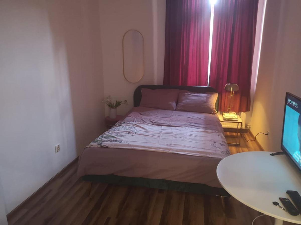 Opera Apartment Битом Екстериор снимка