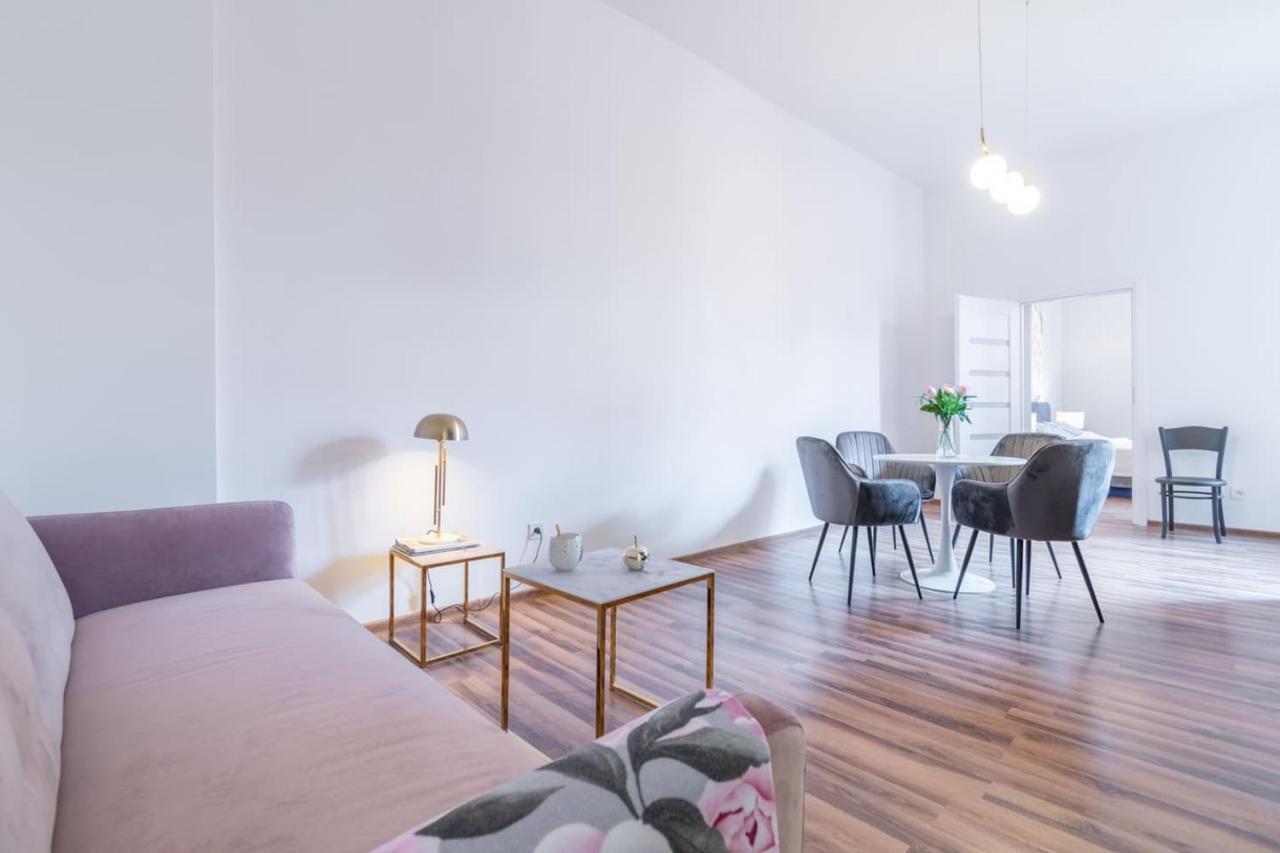 Opera Apartment Битом Екстериор снимка
